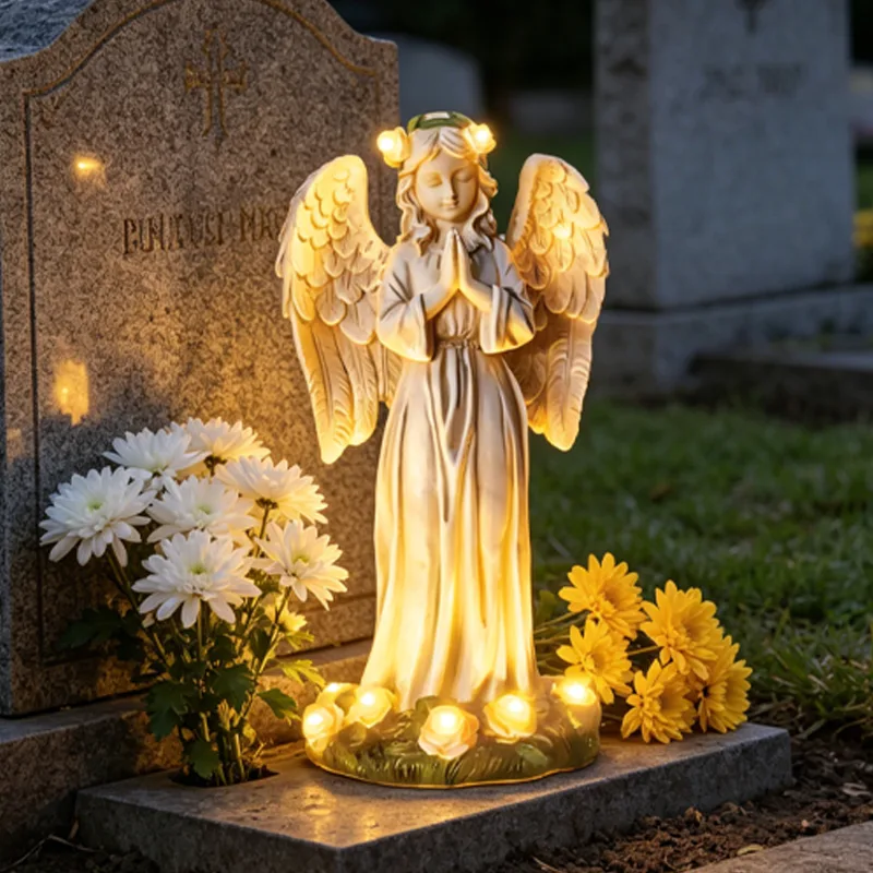 Solární pamětní figura s modlícím se andělem s květinovým motivem SM24894